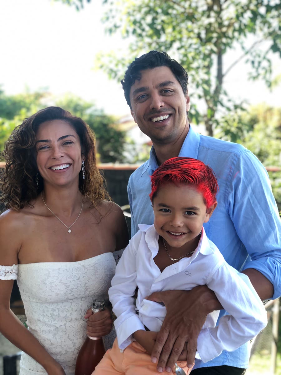 Gabriel Campaner com a esposa, Ariele, e o filho